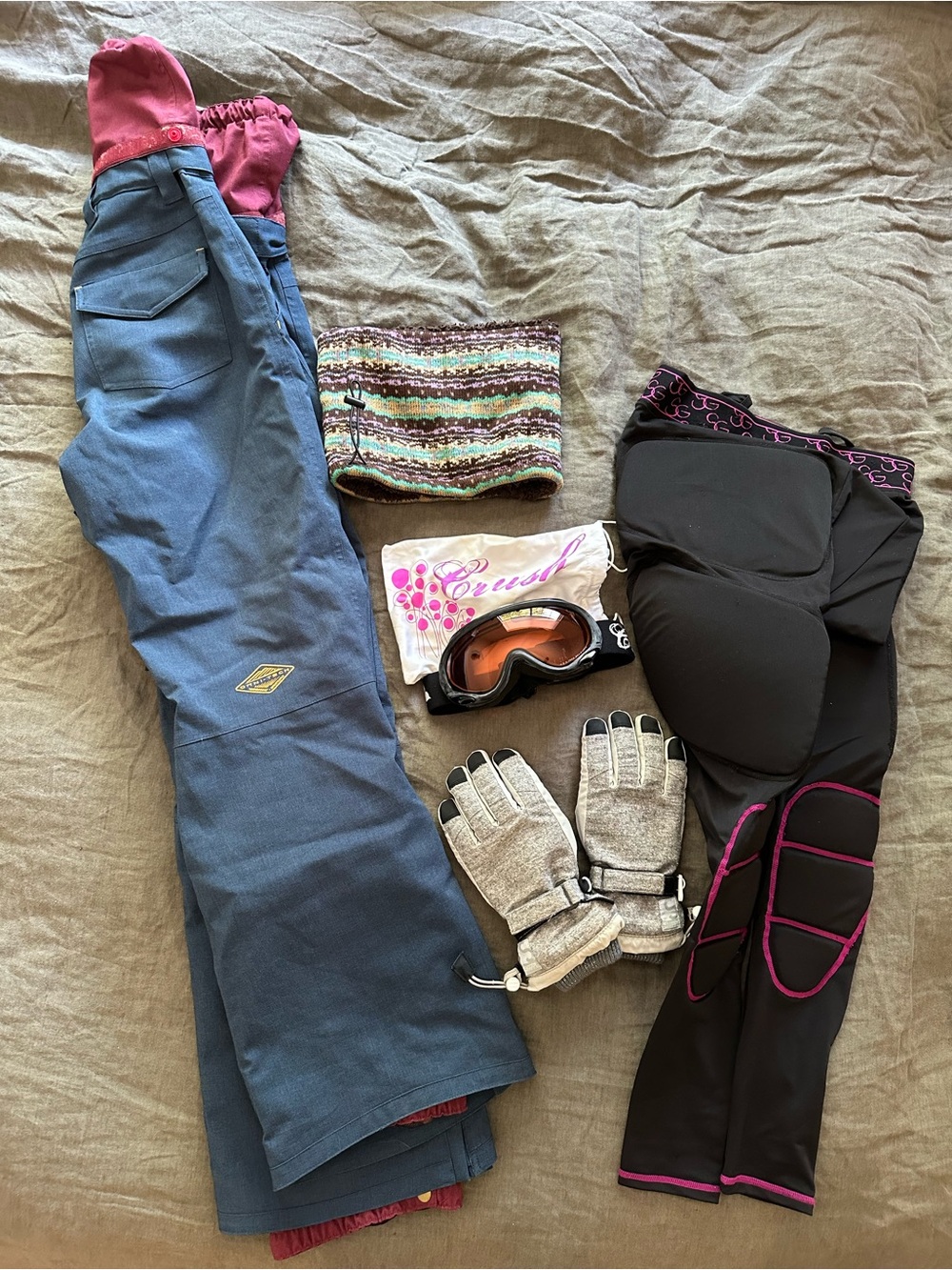 Women M snowboard pants/padded pants/goggles/neck warmer/gloves set of 5